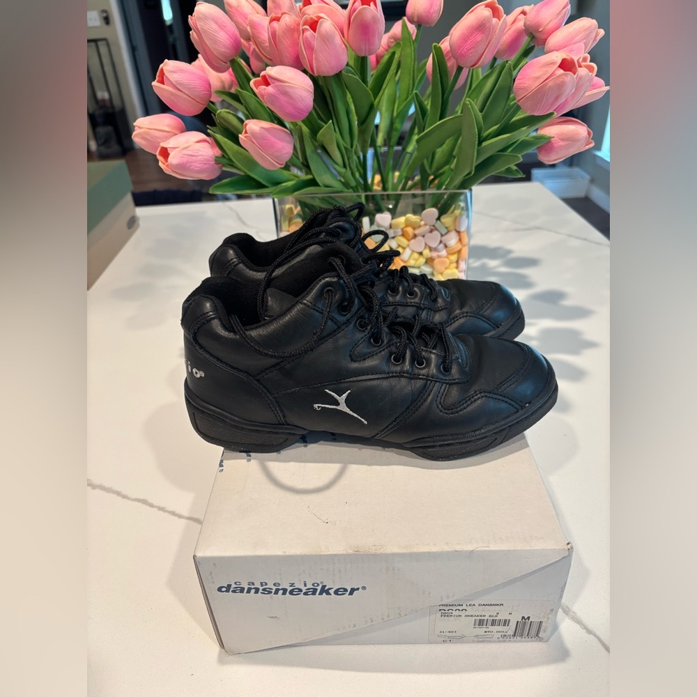 Capezio Dancesneaker size 8.